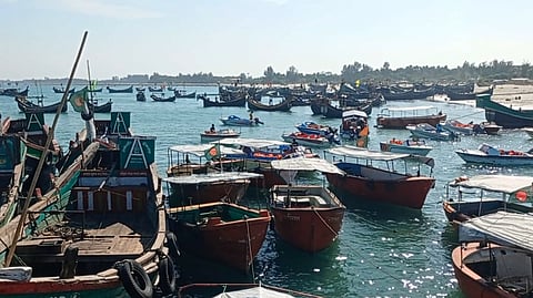 টেকনাফ-সেন্টমার্টিন নৌপথ বন্ধ ঘোষণা