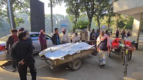 দুর্ঘটনায় নিহতদের&nbsp; উদ্ধার করে পুলিশ