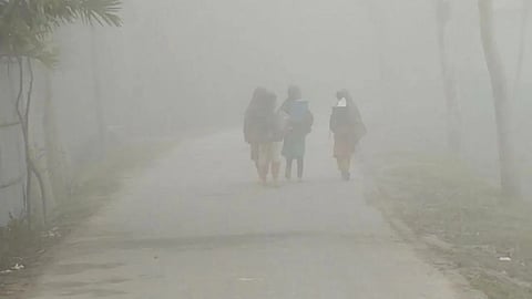 কুড়িগ্রামে ঘন কুয়াশা ও তীব্র শীতে স্থবির জনজীবন
