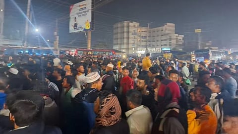 বিএম কলেজছাত্রী লাঞ্ছিতের জেরে বাস শ্রমিক-শিক্ষার্থী সংঘর্ষ