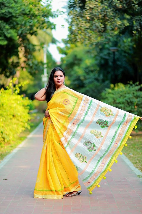 আজমেরী বর্ষার খোলা চোখে স্বপ্ন