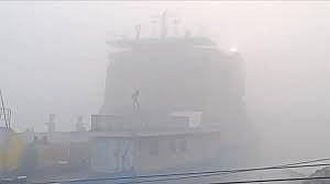 ঘন কুয়াশায় ফেরি চলাচল বন্ধ দৌলতদিয়া-পাটুরিয়া নৌরুটে
