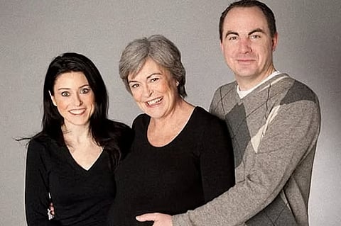 ৬১ বছর বয়সে মেয়ের পুত্রের জন্ম দেন  ক্রিস্টিনা কেসি, হতবাক বিশ্ব