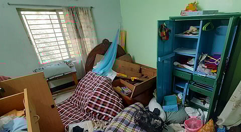 পাবনায় প্রশাসনের পোষাক পড়ে দুর্ধর্ষ ডাকাতি