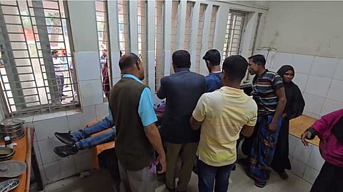 ৯ মামলার আসামীর দুই হাতের কব্জি কেটে নিলো অস্ত্রধারীরা