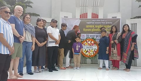 বিদেশীরাও বায়ান্ন’র শহীদদের শ্রদ্ধা জানালেন