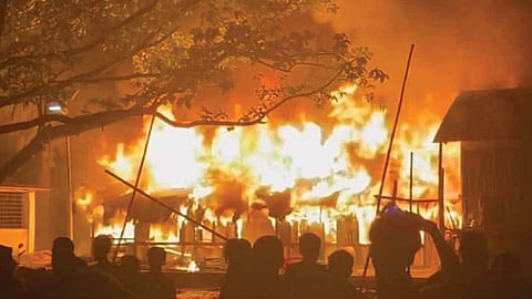 আমতলীতে মাজারে হামলা, অগ্নিসংযোগে ২০ জন আহত