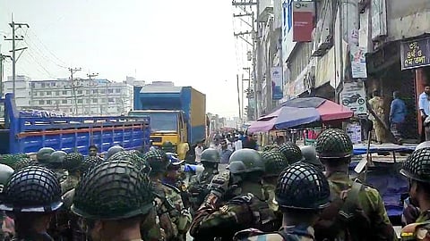বকেয়া বেতনের দাবিতে গাজীপুরে পোশাক শ্রমিকদের মহাসড়কে বিক্ষোভ 