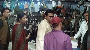 আদালতের গ্রিল কেটে স্বর্ন, টাকা চুরি, আটক ৪
