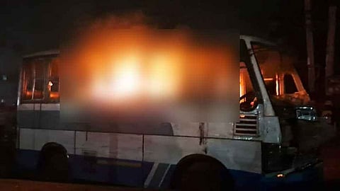 গাজীপুরে মিনিবাস-অটোরিকশার সংঘর্ষে শিশু নিহত, বাসে আগুন
