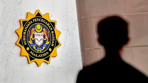 মালয়েশিয়ায় পুলিশকে ঘুষ দেয়ার চেষ্টা, বাংলাদেশিসহ আটক ২