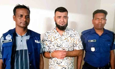 স্ত্রীকে কুপিয়ে হত্যার পর পুলিশের কাছে স্বামীর আত্মসমর্পণ