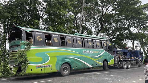 তিন বাসের সংঘর্ষে পুলিশ কর্মকর্তাসহ নিহত ২