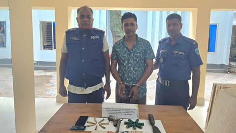 নোয়াখালীতে অস্ত্রসহ যুবদল নেতা গ্রেপ্তার