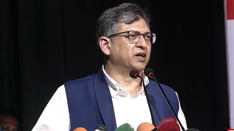একটি দল জুলাই সনদে স্বাক্ষরের সুযোগ খুঁজছে: সালাহউদ্দিন আহমদ
