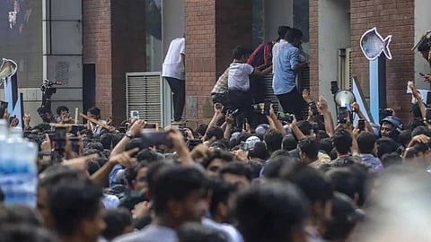 সচিবালয়ে ঢুকে ভাঙচুর ও হত্যাচেষ্টা, ১২০০ জনের বিরুদ্ধে মামলা