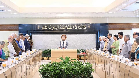 বিমান দুর্ঘটনায় নিহত দুই শিক্ষককে রাষ্ট্রীয় সম্মাননা দেওয়ার সিদ্ধান্ত