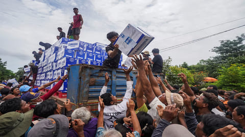 থাইল্যান্ড -কম্বোডিয়া সীমান্তে পাল্টাপাল্টি হামলার দাবি