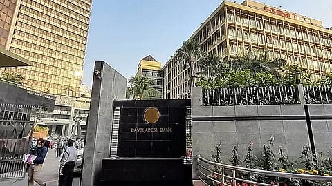 মোটা অঙ্কের ঝুঁকিপূর্ণ ঋণে সঙ্কট বাড়ছে অর্থনীতিতে