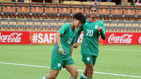 প্রীতির হ্যাটট্রিকে নেপালের জালে এক হালি গোল দিয়ে জিতল বাংলাদেশ