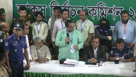 জাকসু নির্বাচনের ফল ঘোষণা চলছে