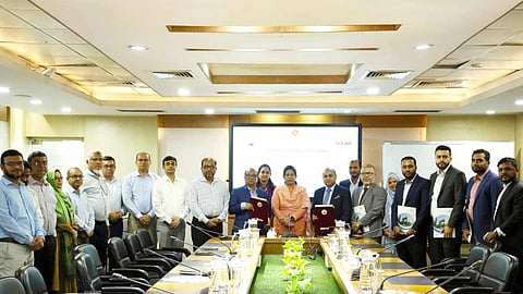 পদ্মা সেতুতে ৬.০৩ মেগাওয়াট রুফটপ সৌরবিদ্যুৎ স্থাপনে চুক্তি স্বাক্ষর