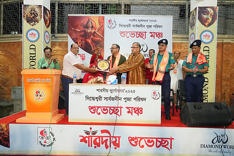 সিদ্ধেশ্বরী পূজা মণ্ডপ পরিদর্শনে ডিএমপি কমিশনার শেখ মোঃ সাজ্জাত আলী এনডিসি