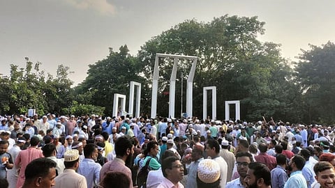 নবম দিনের মতো কেন্দ্রীয় শহীদ মিনারে এমপিওভুক্ত শিক্ষকরা