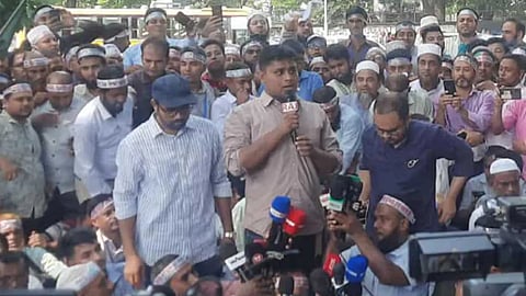 ‘যে উপদেষ্টা শিক্ষকদের সাথে কথা বলতে চান না, সেই উপদেষ্টার দরকার নাই’ -হাসনাত আব্দুল্লাহ