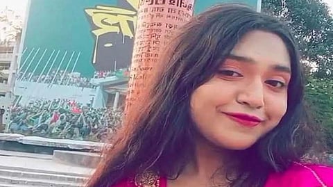 জুলাই শহীদ স্মৃতিস্তম্ভের সামনে দাঁড়িয়ে ‘জয় বাংলা’ স্লোগান দেওয়া তরুণী গ্রেফতার