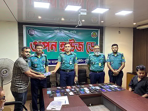 হারিয়ে যাওয়া ৪৬টি মোবাইল ফোন উদ্ধার করে প্রকৃত মালিকদের বুঝিয়ে দিলো পল্টন থানা পুলিশ