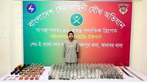 মোহাম্মদপুরে সেনা অভিযানে ককটেল ও পেট্রোল বোমা উদ্ধার, আটক ১
