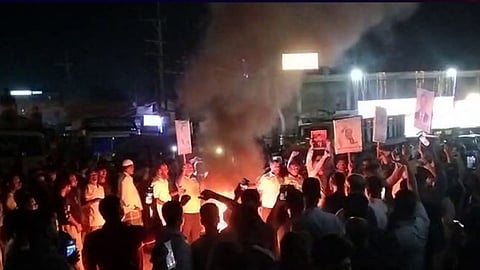 মনোনয়ন না পেয়ে সীতাকুণ্ডে সড়ক অবরোধ
