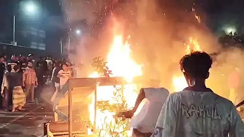 মনোনয়ন না পেয়ে শিবচরে এক্সপ্রেসওয়ে অবরোধ
