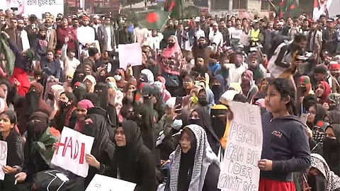 শহিদ ওসমান হাদি হত্যার বিচারের দাবিতে আবারও শাহবাগে ইনকিলাব মঞ্চের অবরোধ