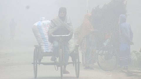 তীব্র শীতে উত্তরের জনজীবন বিপর্যস্ত, দুর্ভোগে নিম্নআয়ের মানুষ