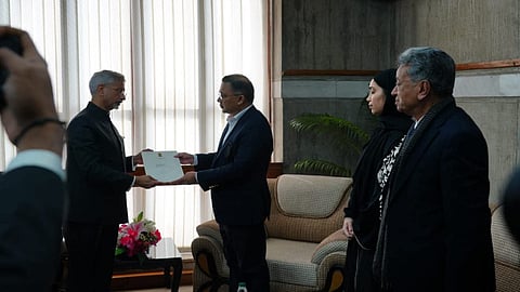 ভারতের শোকবার্তা তারেক রহমানের হাতে তুলে দিলেন জয়শঙ্কর