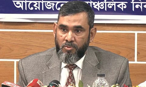 নির্বাচনের আগে অবৈধ অস্ত্র উদ্ধার জরুরি: ইসি সানাউল্লাহ