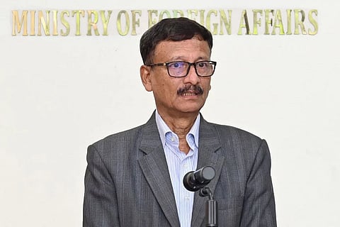 বাংলাদেশে 'অন অ্যারাইভাল ভিসা' আপাতত বন্ধ থাকবে: পররাষ্ট্র উপদেষ্টা