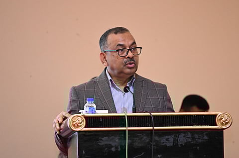 ঢাকা মেট্রোপলিটন পুলিশ পরিবারের মেধাবী সন্তানদের শিক্ষাবৃত্তি প্রদান করলেন ডিএমপি কমিশনার