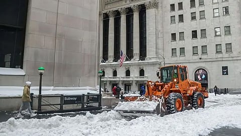 তীব্র তুষারঝড়ে বিপর্যস্ত যুক্তরাষ্ট্র, নিহত ২০