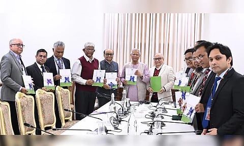 প্রধান উপদেষ্টার কাছে কর কাঠামো পুনর্বিন্যাস কমিটির প্রতিবেদন
