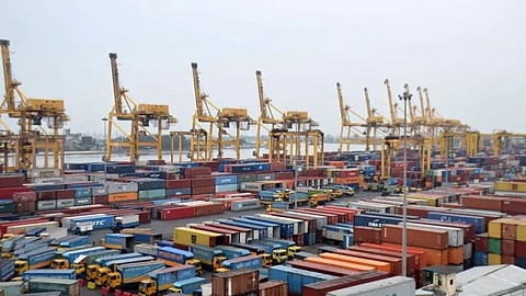চট্টগ্রাম বন্দরের অচলাবস্থা: অর্থনীতি জুড়ে ছড়াতে পারে নেতিবাচক প্রভাব