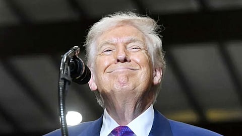 অস্থায়ীভাবে ১০ শতাংশ বৈশ্বিক শুল্ক আরোপ করলেন ট্রাম্প