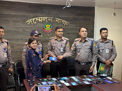 ৫০টি হারানো মোবাইল উদ্ধার করে প্রকৃত মালিকদের বুঝিয়ে দিলো পল্টন থানা