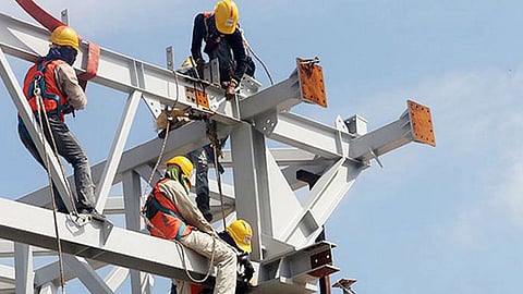 যুদ্ধের প্রভাবে অনিশ্চয়তায় মধ্যপ্রাচ্যের শ্রমবাজার