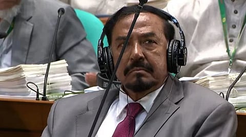 মাঠের স্ট্রাইকার, সংসদে স্পিকার