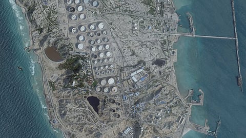 ইরানের খারগ দ্বীপে হামলা চালিয়েছে যুক্তরাষ্ট্র, দাবি ট্রাম্পের