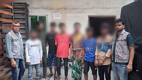 রাজধানীর পল্টন থানা এলাকায় ব্লক রেইড পরিচালনা করে ০৭ জনকে গ্রেফতার করেছে ডিবি