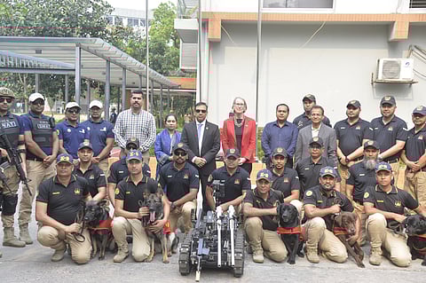 যুক্তরাজ্যের হাইকমিশনার ডিএমপির কাউন্টার টেরোরিজম অ্যান্ড ট্রান্সন্যাশনাল ক্রাইম ইউনিট পরিদর্শন